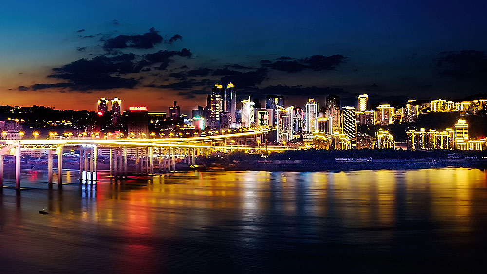 隔江观望重庆菜园坝、两路口夜景