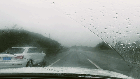 冒雨上路